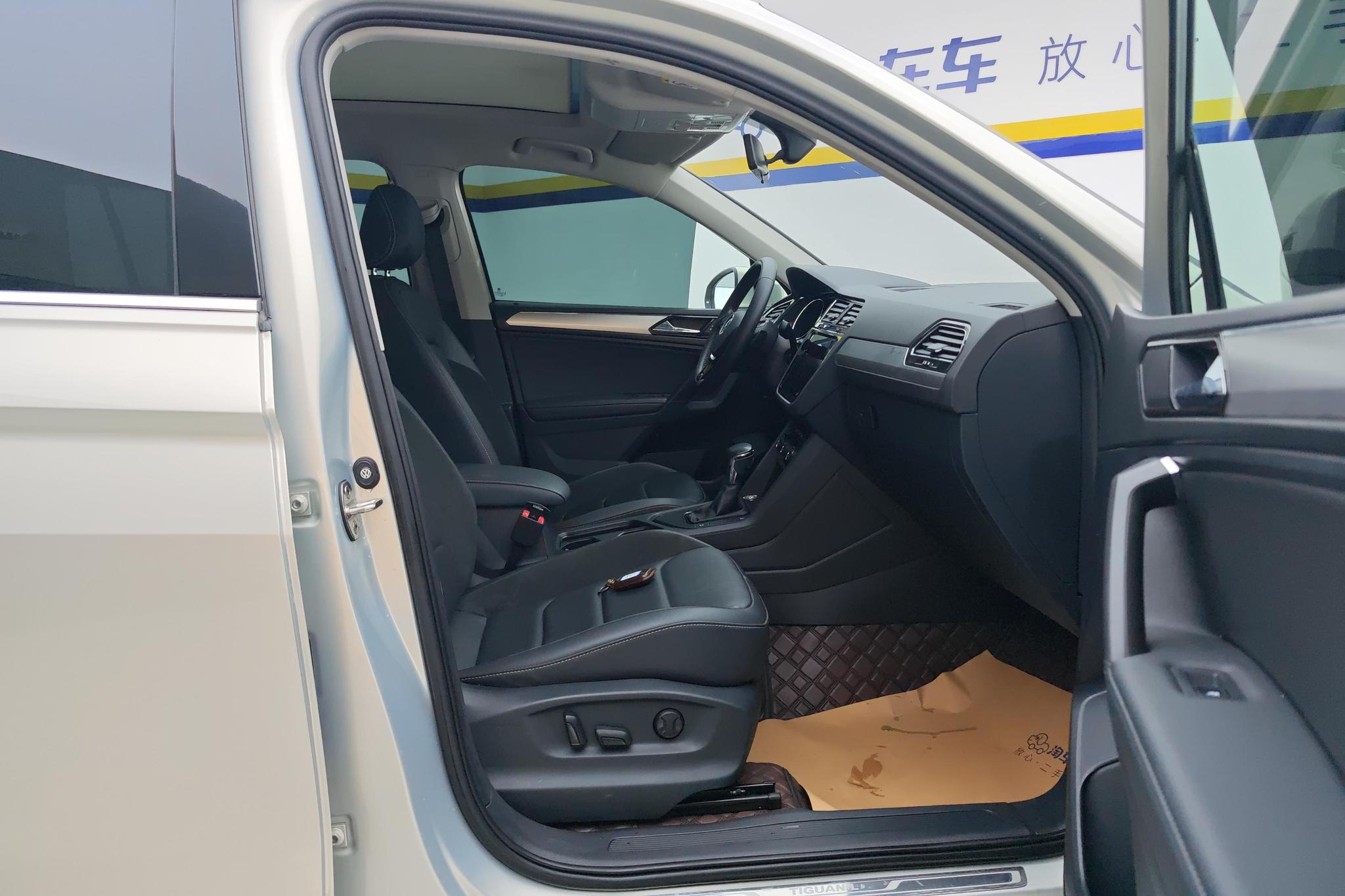 Volkswagen Tiguan L L 2019 330TSI AT Comfort VI
