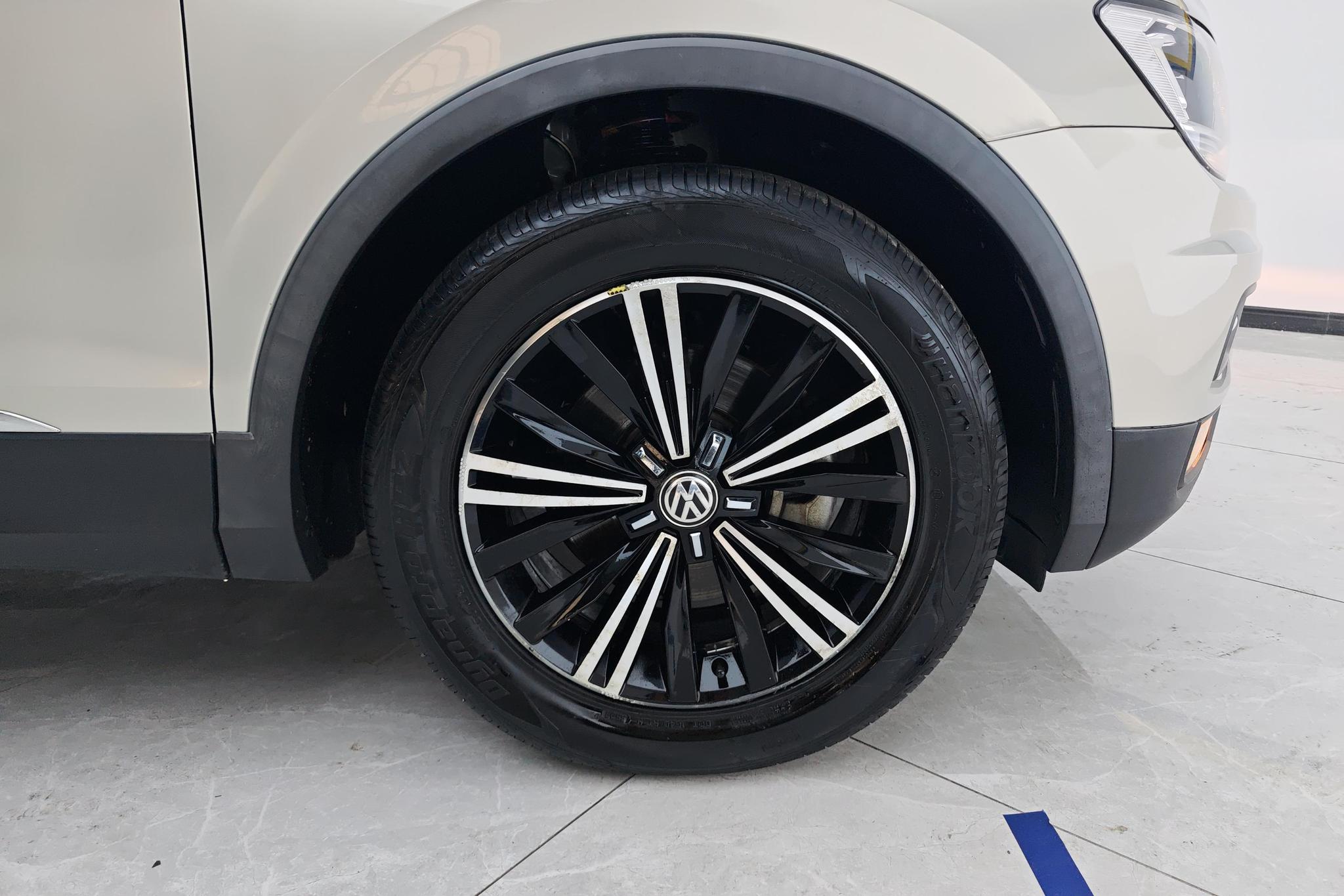 Volkswagen Tiguan L L 2019 330TSI AT Comfort VI