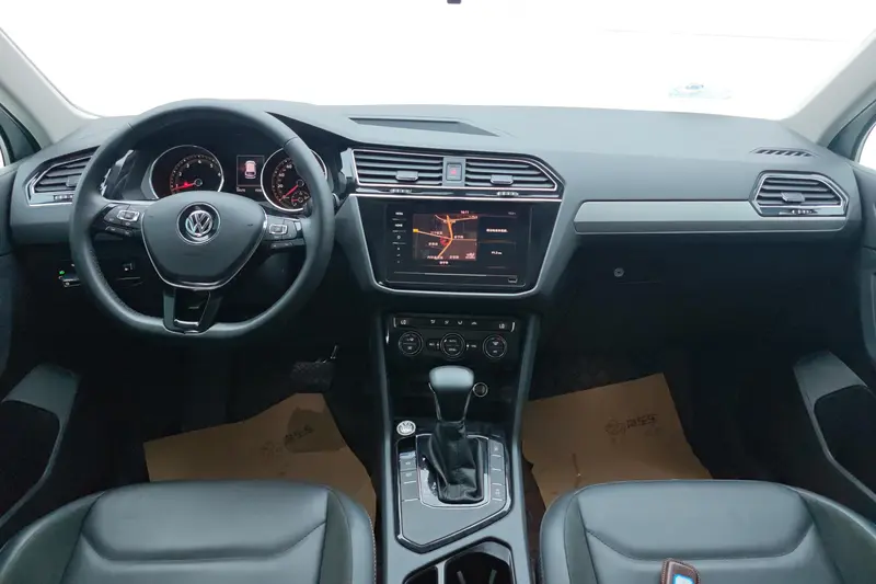Volkswagen Tiguan L 330 TSI AT 2 WDComfort VI — фото 10