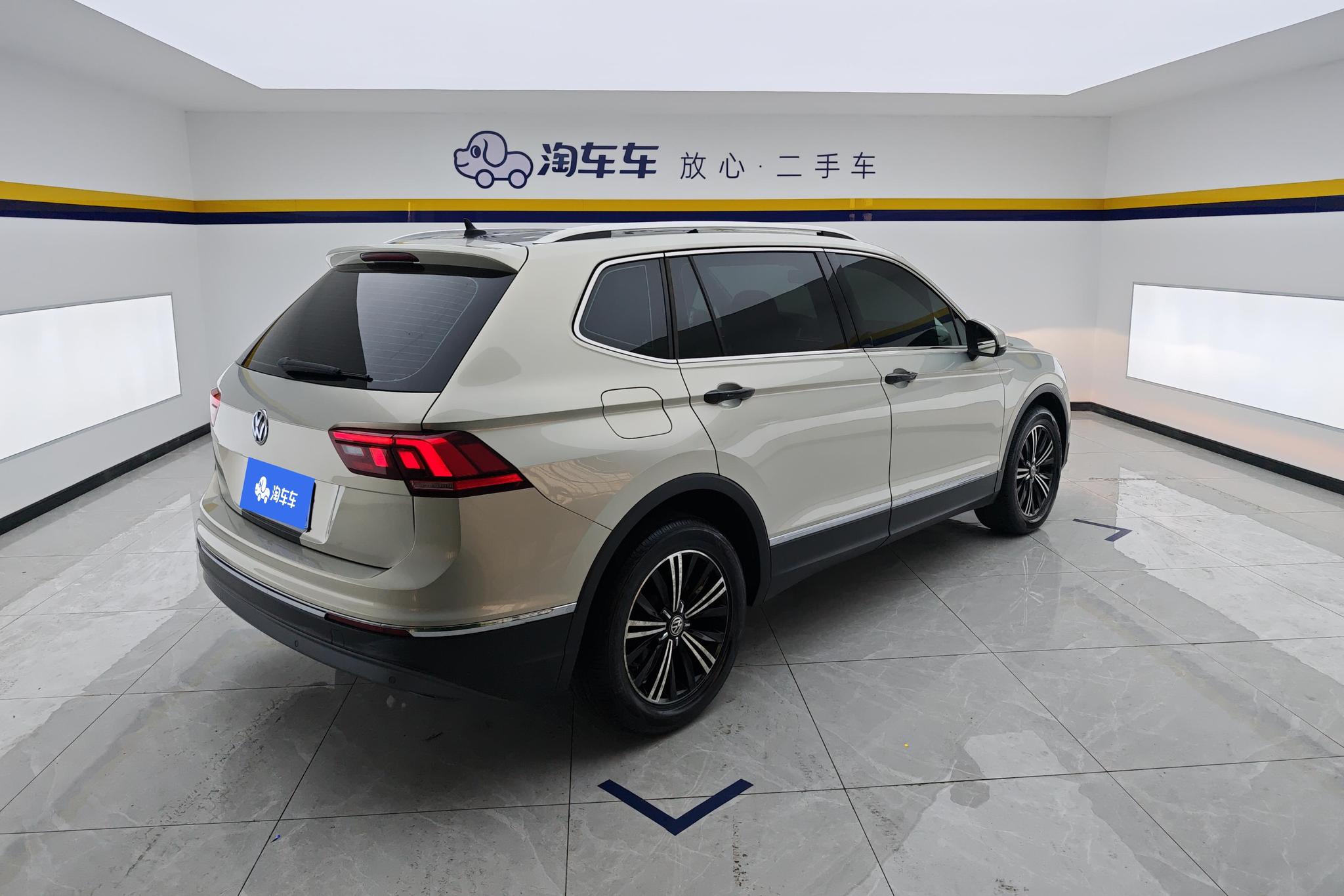 Volkswagen Tiguan L L 2019 330TSI AT Comfort VI