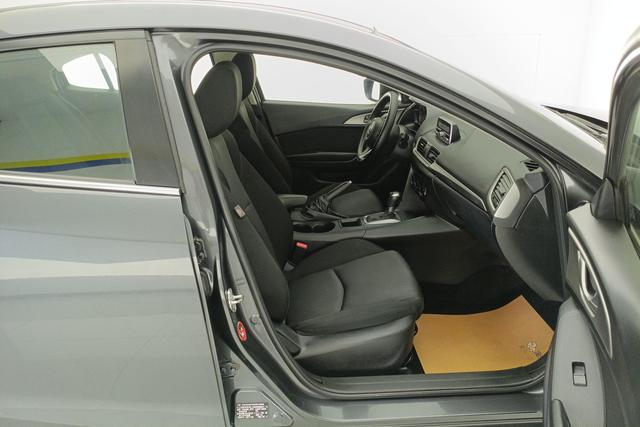 Mazda 3 Axela 2017 — фото 15