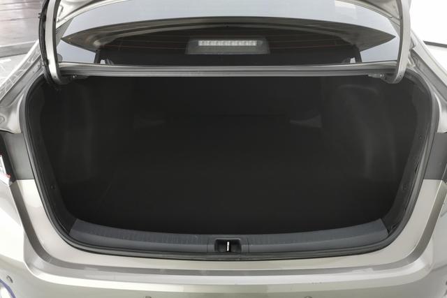 Toyota Corolla id 3781851 из Китая 15