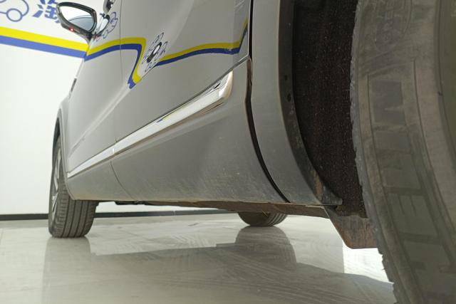 Red flag HS5 id 3768984 из Китая 7