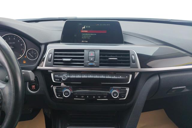 BMW 3 Series 2018 — фото 13