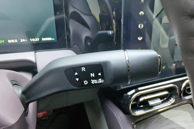 Leapmotor C11 Hybrid 2023 — фото 14