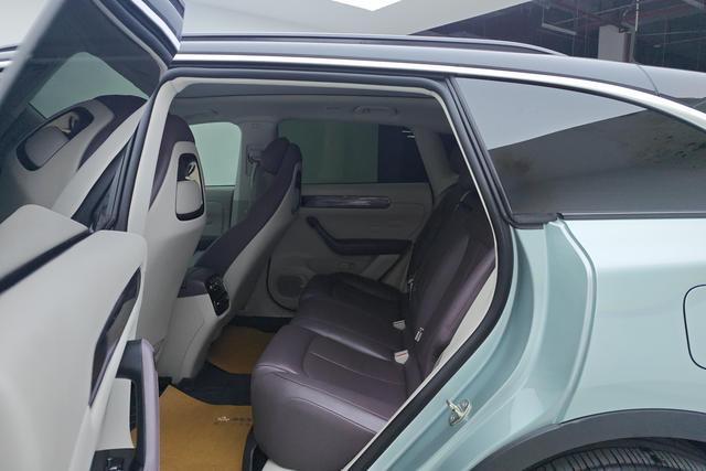 Leapmotor C11 Hybrid 2023 — фото 15