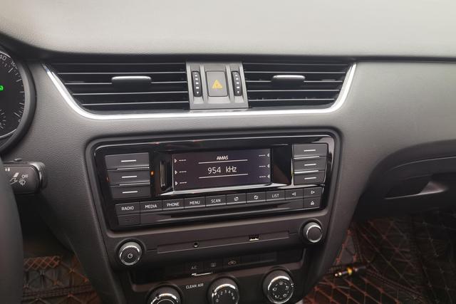 Skoda Sharp and Clear 2015 — фото 13