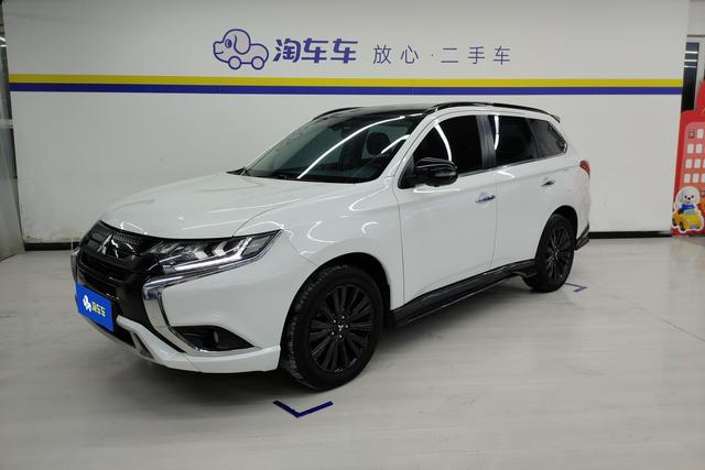 Mitsubishi Outlander 2021 — фото 1