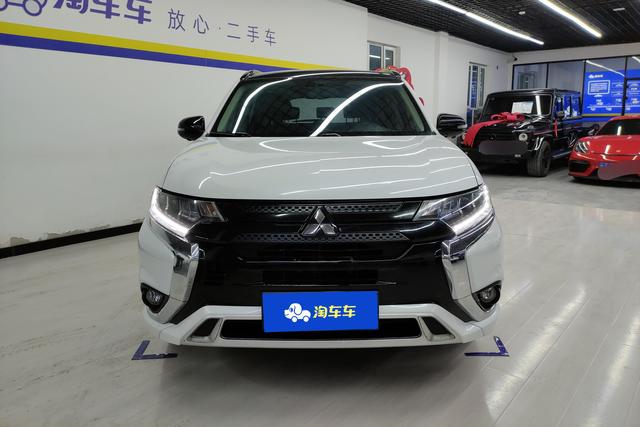 Mitsubishi Outlander 2021 — фото 2