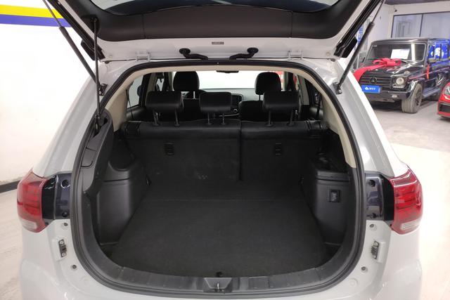 Mitsubishi Outlander 2021 — фото 17