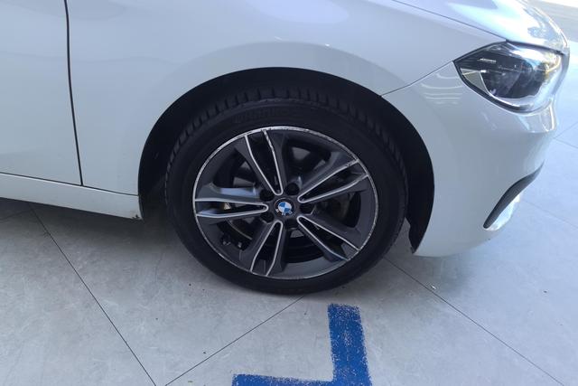 BMW 1 Series 2019 — фото 11