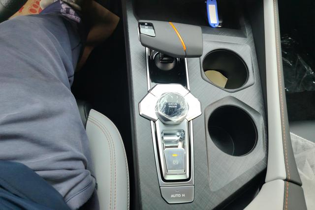 Chang'an UNI-V Smart iDD 2025 Белый из Китая, фото 2