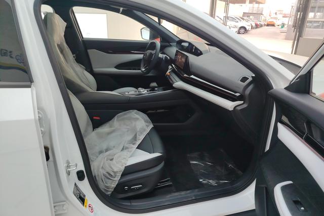 Chang'an UNI-V Smart iDD 2025 Белый из Китая, фото 6