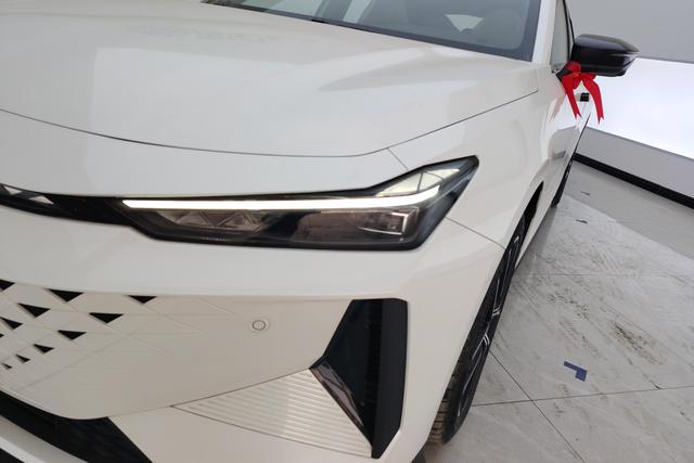 Chang'an UNI-V Smart iDD id 3768944 из Китая 9