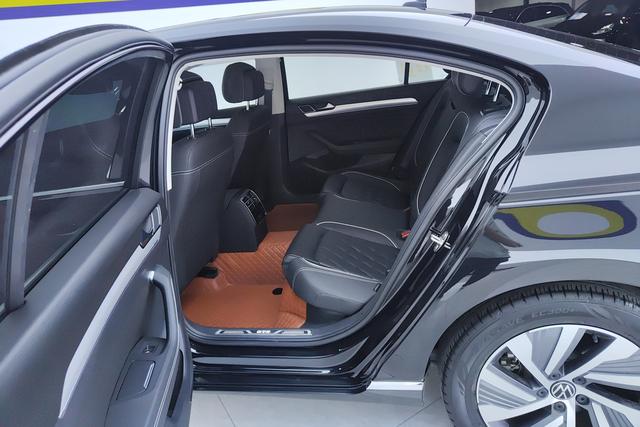 Volkswagen Magotan GTE Plug-in Hybrid 2022 — фото 16