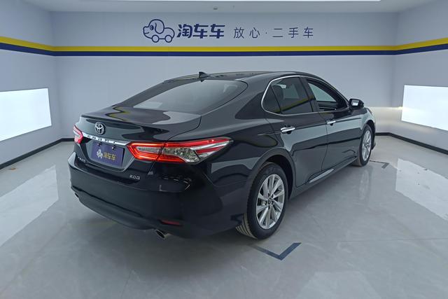 Toyota Camry 2021 — фото 3