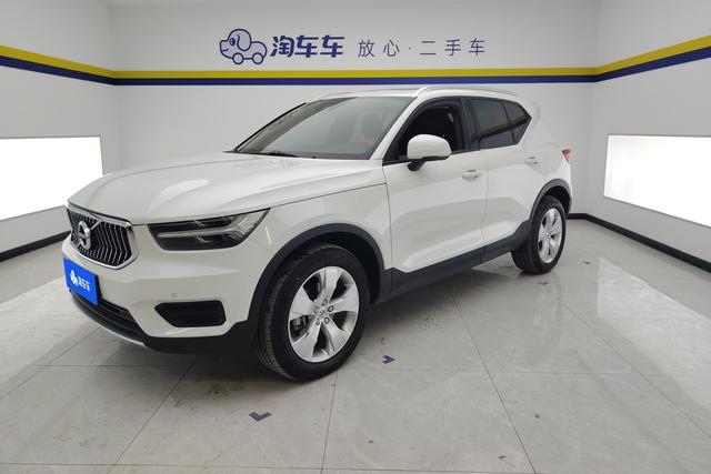 VOLVO XC40 2021 — фото 1