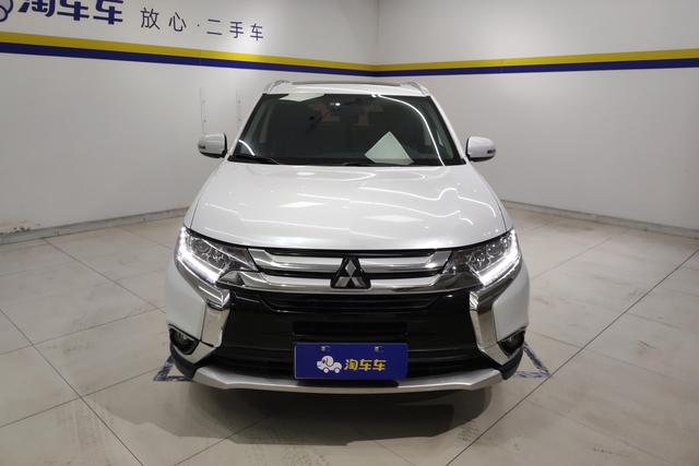 Mitsubishi Outlander 2018 — фото 2