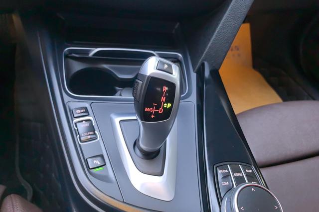 BMW 3 Series 2019 — фото 14