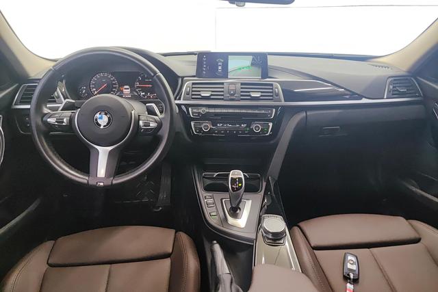 BMW 3 Series 2019 — фото 13