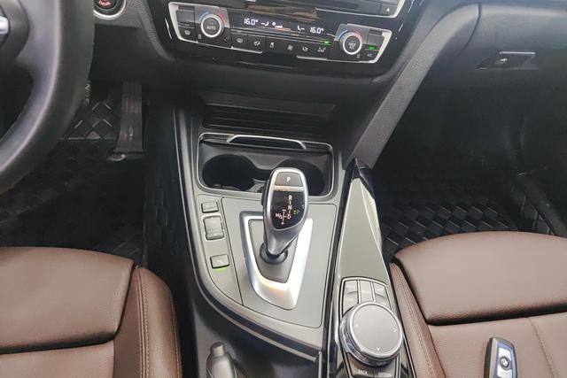 BMW 3 Series 2019 — фото 15