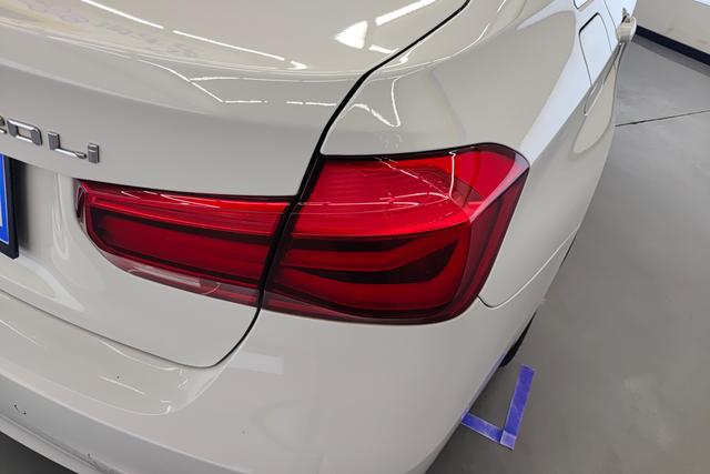 BMW 3 Series 2019 — фото 11