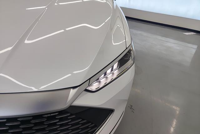 BYD Qin PLUS DM 2024 Белый из Китая