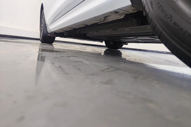 BYD Qin PLUS DM 2024 Белый из Китая, фото 5