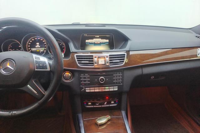 Mercedes Benz E-Class 2015 — фото 11