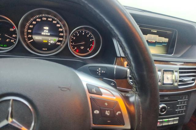 Mercedes Benz E-Class 2015 — фото 12
