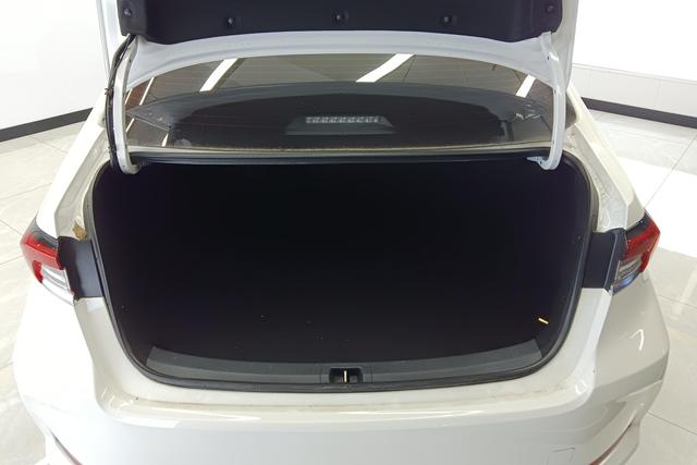 Toyota Corolla id 3804525 из Китая 7