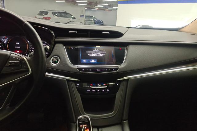Cadillac XT5 2018 — фото 10
