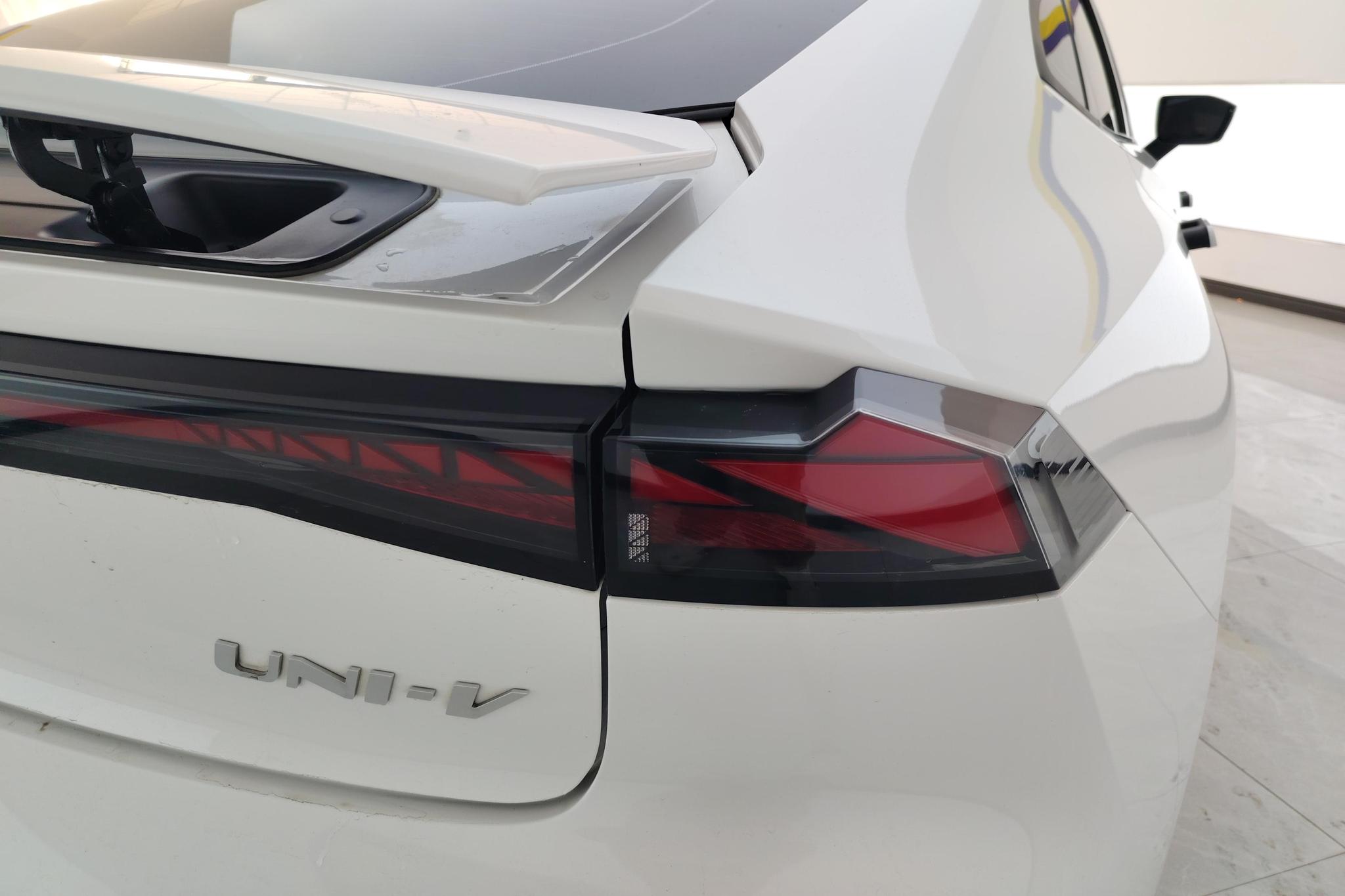 Changan UNI-V 2023 1.5T Luxury