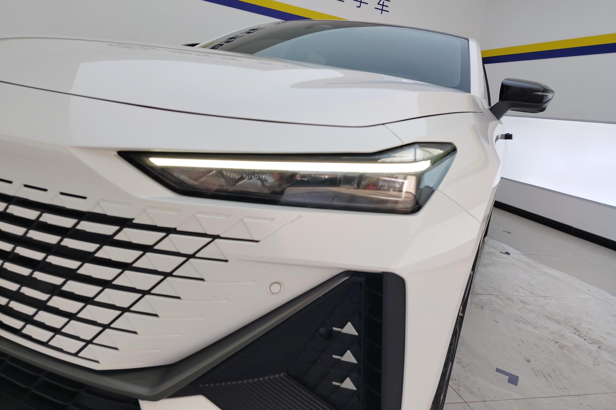 Changan UNI-V 2023 1.5T Luxury