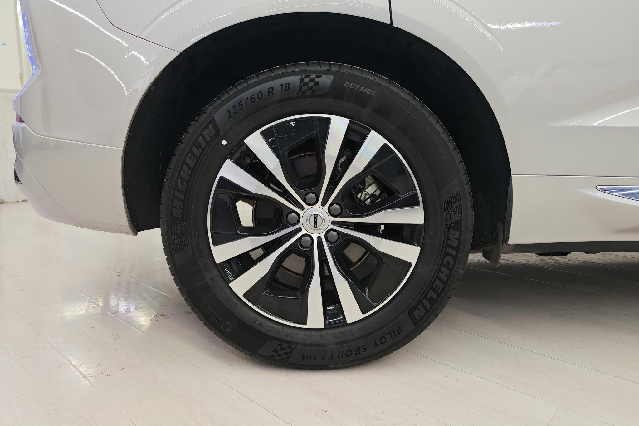 Volvo XC60 2023 B5 Luxury
