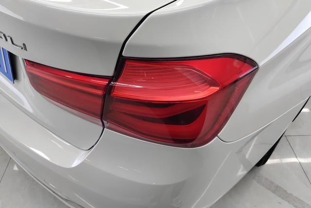 BMW 3 Series 2017 — фото 10