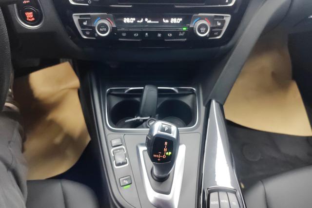 BMW 3 Series 2017 — фото 14