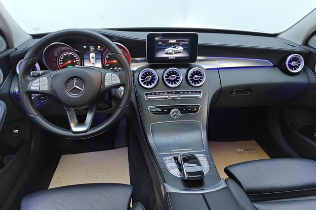 Mercedes Benz C-Class 2018 — фото 12