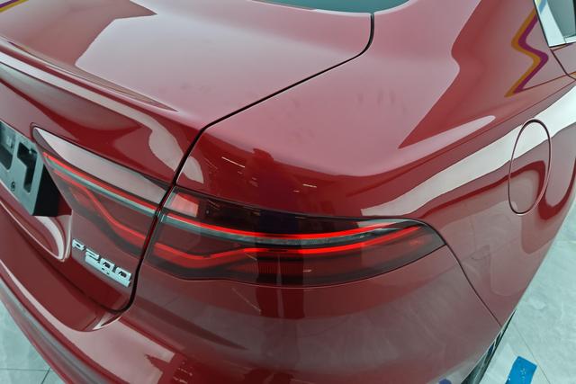 Jaguar XEL 2020 2.0 T 200 PS R-DYNAMIC S — фото 8