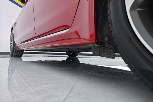 Jaguar XEL 2020 2.0 T 200 PS R-DYNAMIC S — фото 6