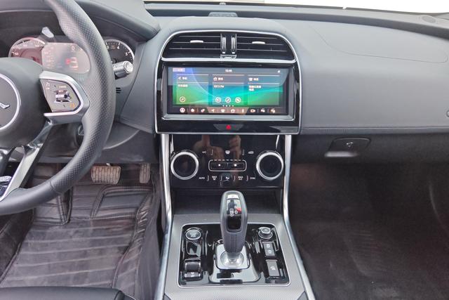Jaguar XEL 2020 2.0 T 200 PS R-DYNAMIC S — фото 11