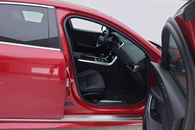Jaguar XEL 2020 2.0 T 200 PS R-DYNAMIC S — фото 16