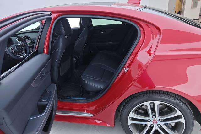Jaguar XEL 2020 2.0 T 200 PS R-DYNAMIC S — фото 15