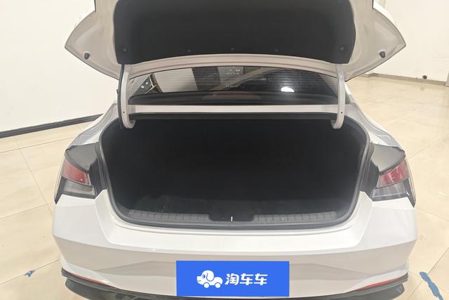 Hyundai Elantra 2022 1.5 L CVT GLX — фото 17