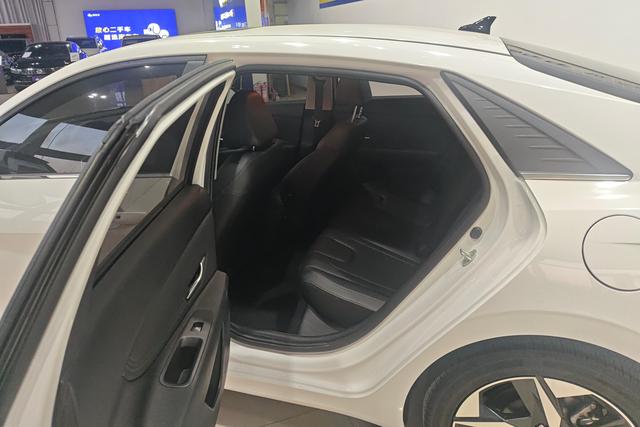 Hyundai Elantra 2022 1.5 L CVT GLX — фото 15