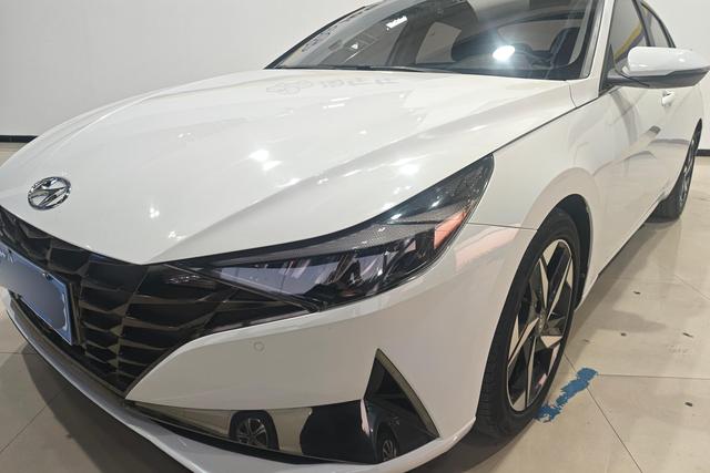 Hyundai Elantra 2022 1.5 L CVT GLX — фото 4
