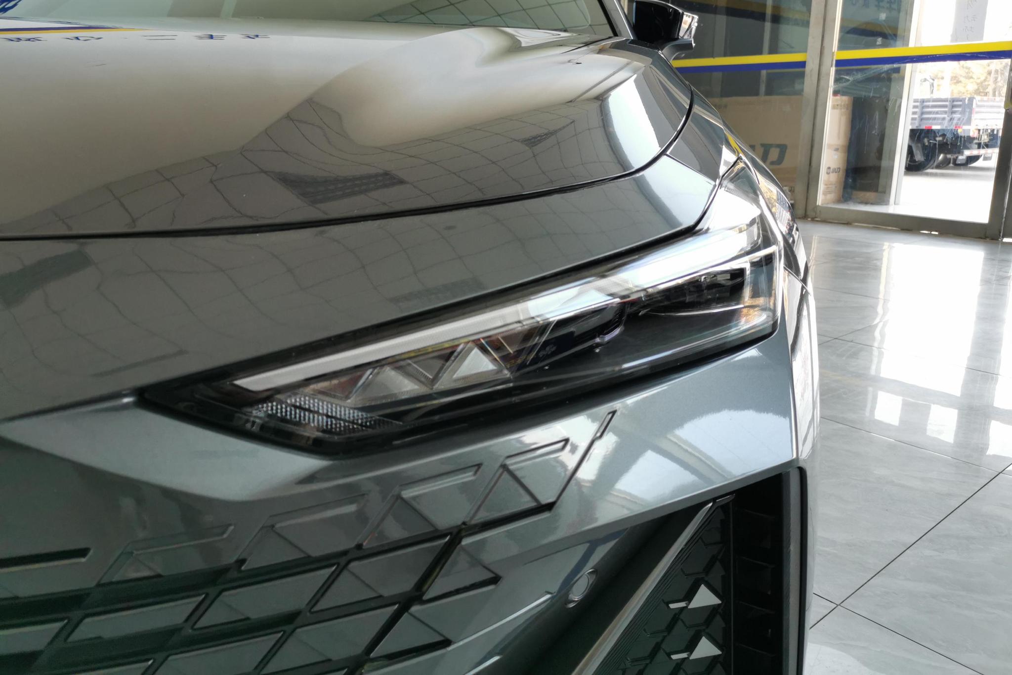 Changan UNI-V 2023 1.5T Luxury