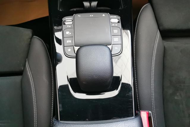 Mercedes-Benz A-Class 2022 A 200 L — фото 9