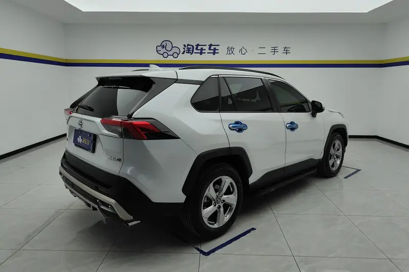 Toyota RAV4 — фото 3