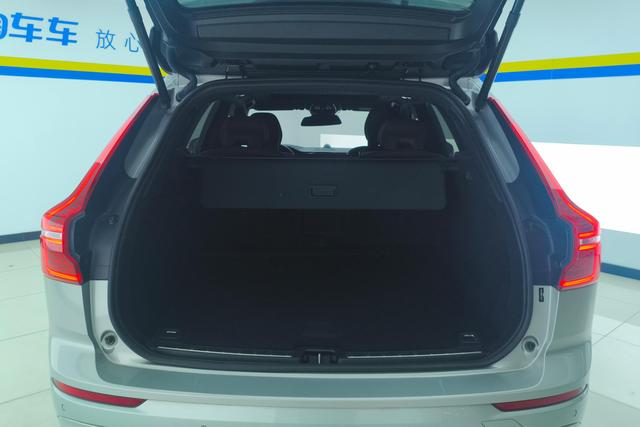 Volvo XC60 2022 B 5 4 WD — фото 17